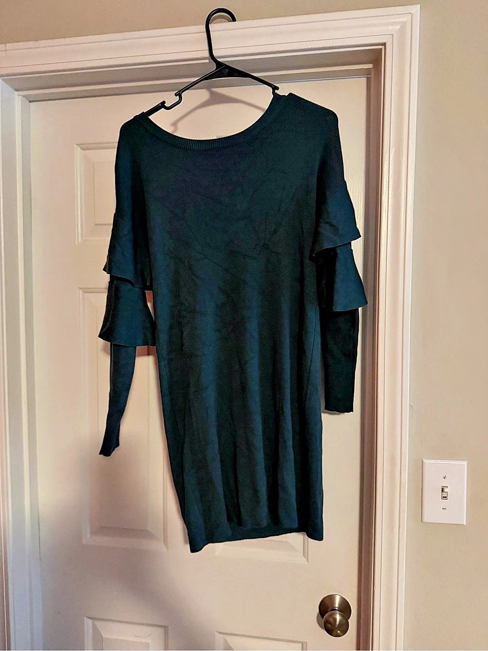 Romeo + Juliet Couture Ruffle Sleeve Mini Dress in Green Medium Like New